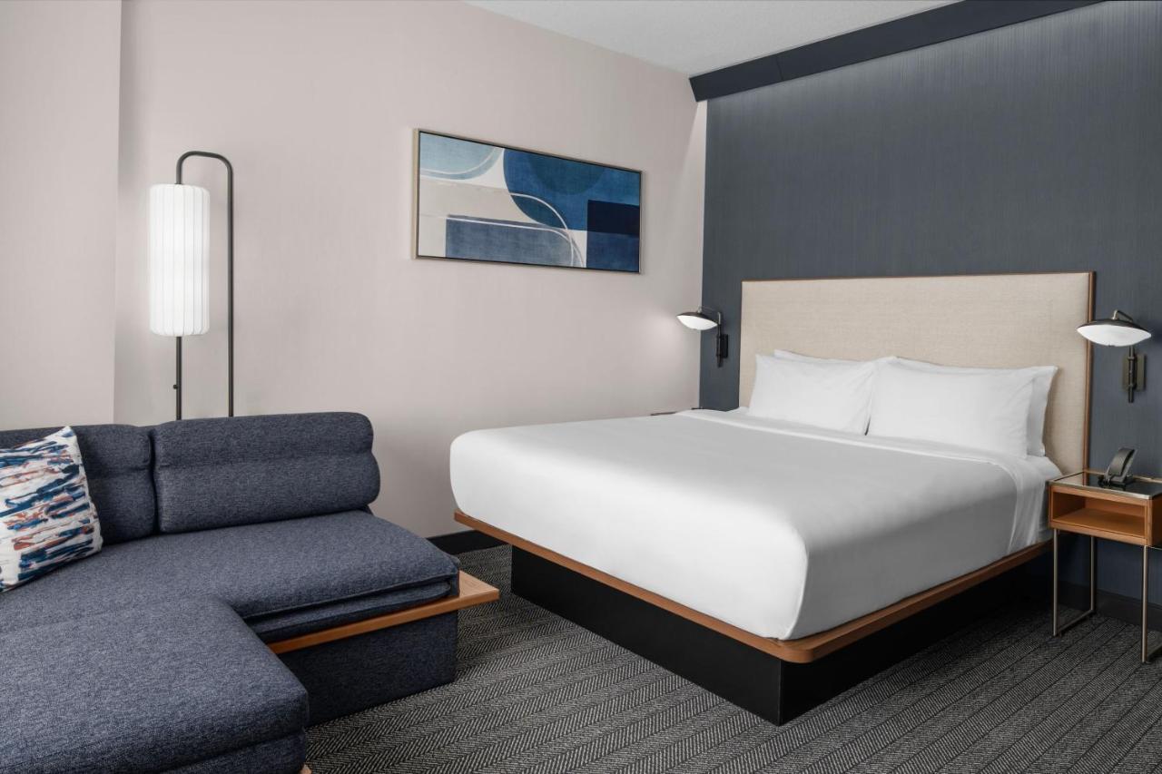 Courtyard By Marriott Downtown Hotel