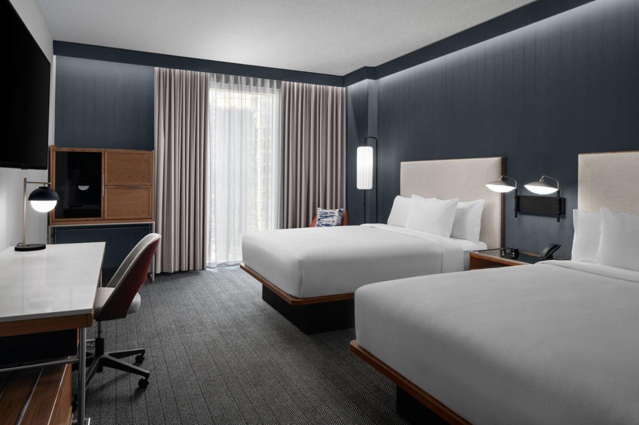 Courtyard By Marriott Downtown Hotel