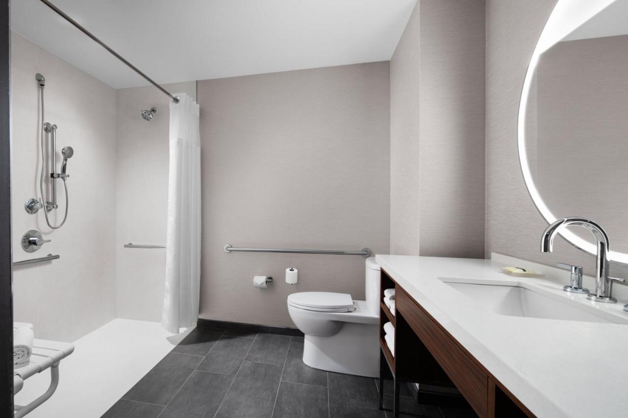 Courtyard By Marriott Downtown Calgary